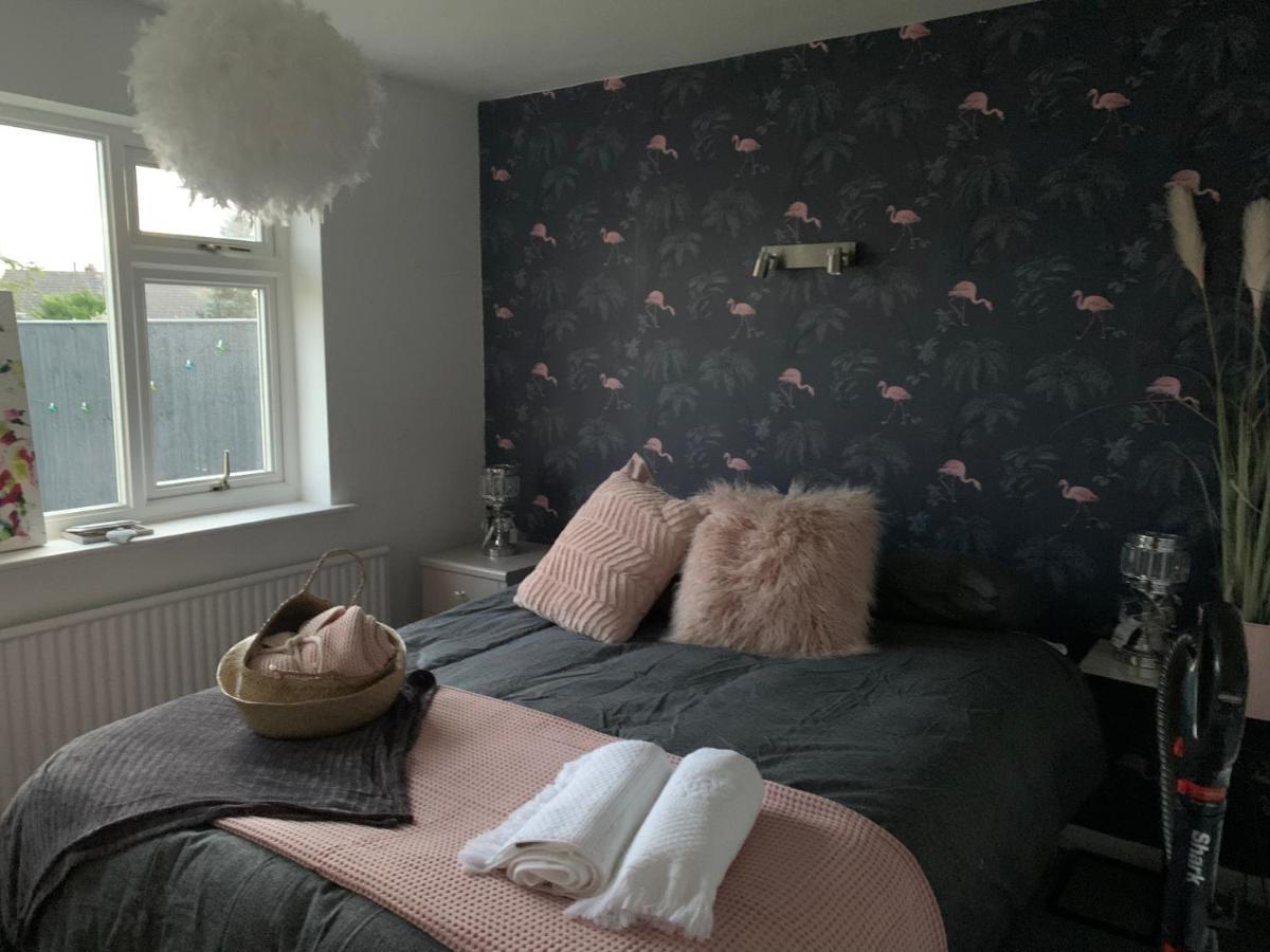 Shore Lodge. 4 Bed Bungalow Only Mtrs From The Beach. Sleeps 8 Sutton-on-Sea Exterior foto
