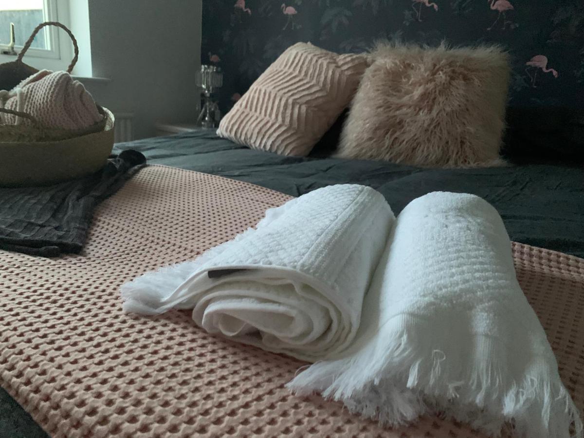 Shore Lodge. 4 Bed Bungalow Only Mtrs From The Beach. Sleeps 8 Sutton-on-Sea Exterior foto